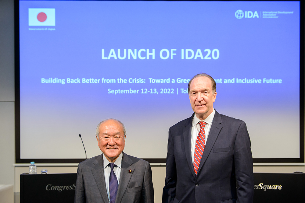 (From left) Mr. SUZUKI Shunichi, Minister of Finance of Japan, Mr. David Malpass, President, World Bank Group